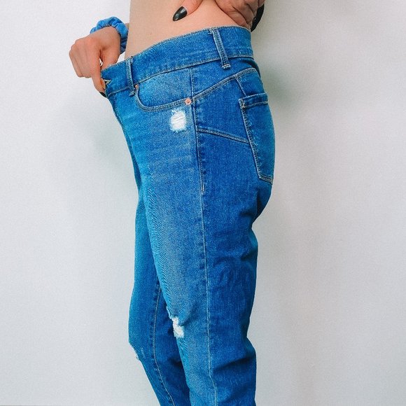 Juicy Couture Skinny Ankle Distressed Jean - Picture 5 of 9